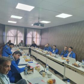 تدریس کوچینگ توسط آقای فقیری برای کارکنان ایران خودرو در اصفهان